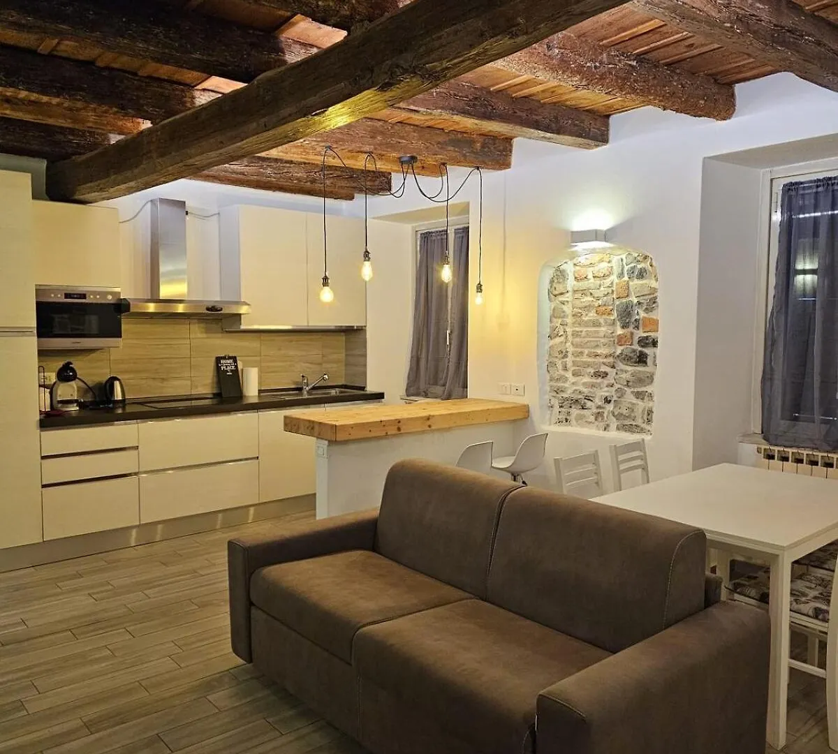 La Corte, Como Centro location